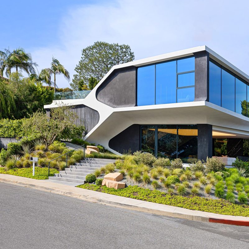 Property_Management_Phuket_Pearl_0031_exterior-shot-of-a-modern-house-in-los-angeles-2026-01-07-07-12-14-utc.jpg